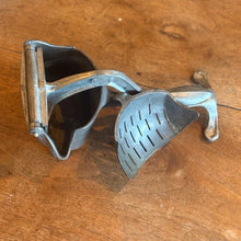 Load image into Gallery viewer, Antique (1920-1930) Juicer - Wear-ever Alcoa