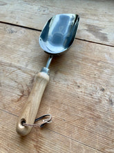 Load image into Gallery viewer, Garden Potting Scoop