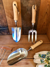 Load image into Gallery viewer, gardeners tools by hand