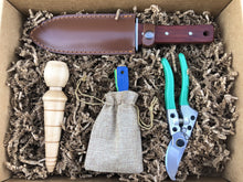 Load image into Gallery viewer, Ultimate Garden Gift Box - 4 Garden Tool Set (Hori Hori, Pruners, Dibbler and Garden Tool Sharpeners) Tool Kit - The Celtic Farm