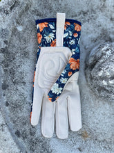 Load image into Gallery viewer, Women's Floral Gardening and Project Gloves - The Celtic Farm